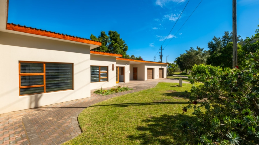 5 Bedroom Property for Sale in Sedgefield Central Western Cape